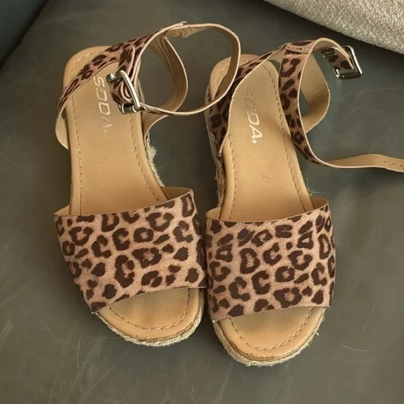 ❤️3 for $15! ❤️ SODA animal print sandals. Oat Cheetah! Size 2, ❤️3 for $15!❤️