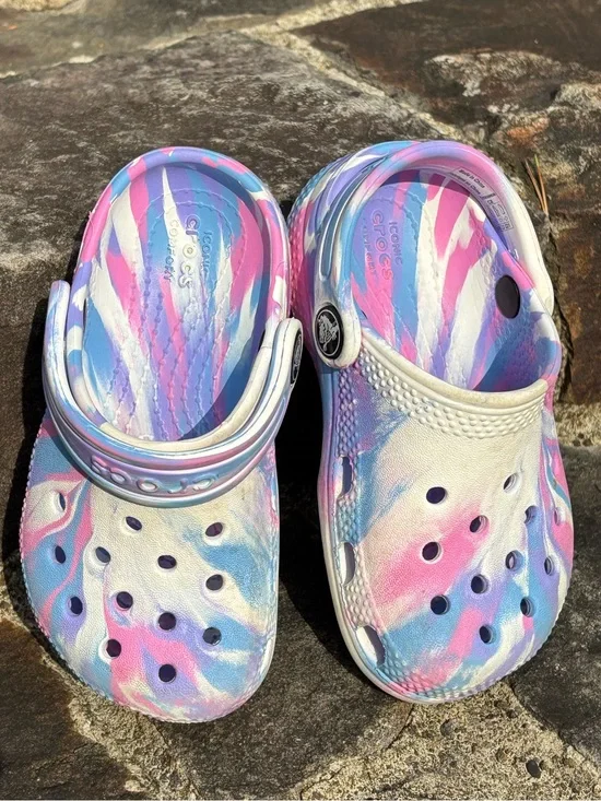 Croc’s Kids Classics Marbled White, Pink and Blue -Size Girls 8