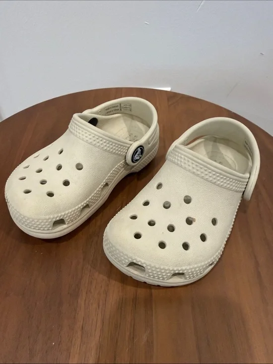 CROCS Kids Classic Clog in Beige