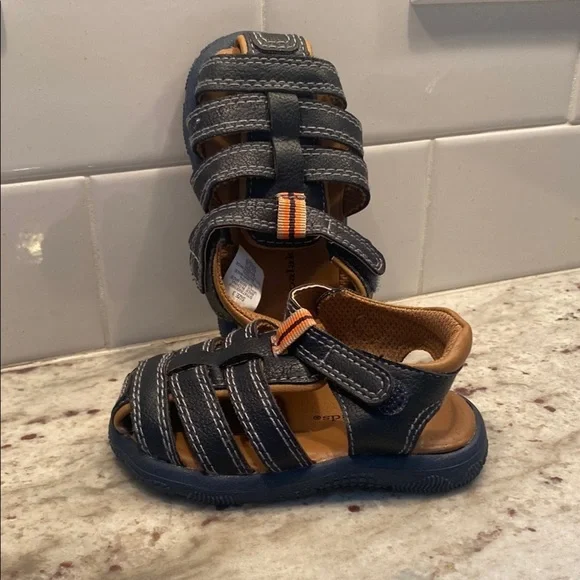Koala kids size 3 navy sandals  with Velcro closure.  Excellent condition