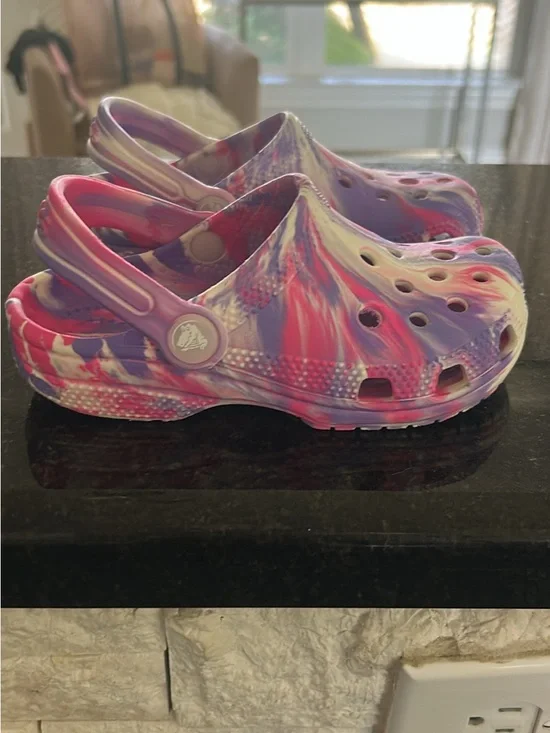 CROCS Kids Tie-Dye Clogs in Pink, Purple & White