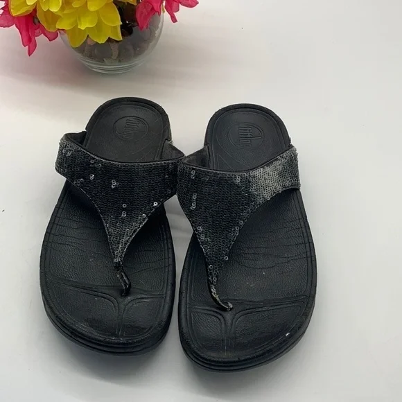 FitFlop Black Sequins Flip Flops Sz 7.  FFL0623