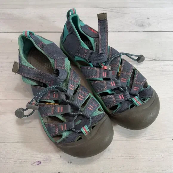 Keen‎ Newport girls pink purple teal sandals size 4