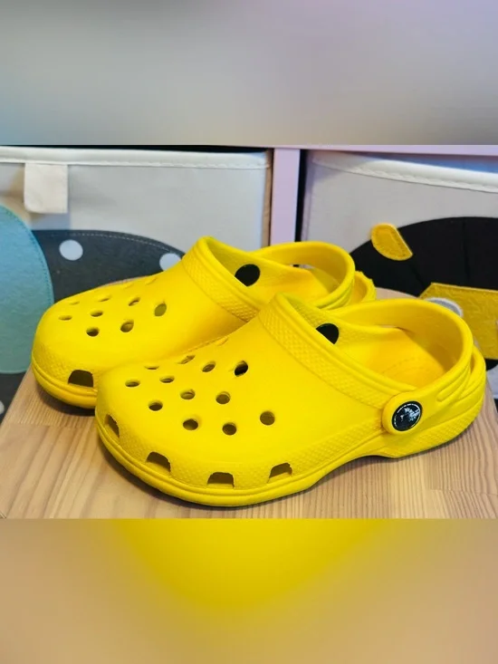 Crocs Kids Classic Clog - Bright Yellow Size 11