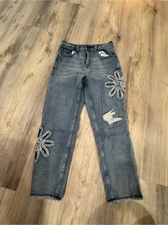 Vintage-Inspired Blue Floral Applique Girls Jeans
