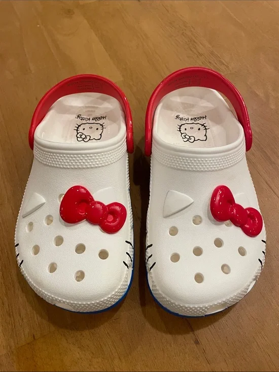 CROCS Hello Kitty Clogs Juniors 3 Youth Size 3 Red Bows J3 Sanrio Kids