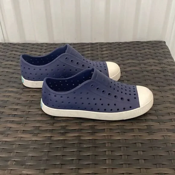 Native Jefferson shoes junior size 3