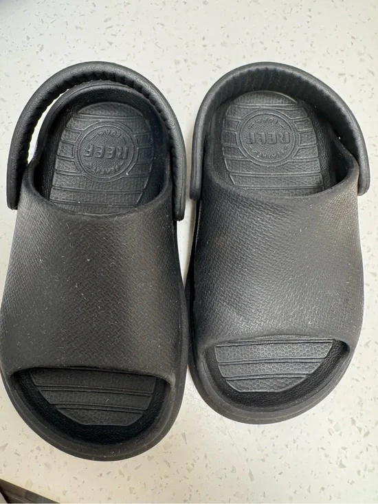 REEF Black Slip-On  Slides