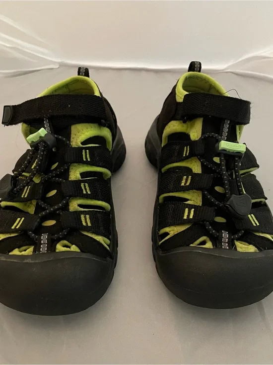 Keen Kids Black and Lime Active Sandals