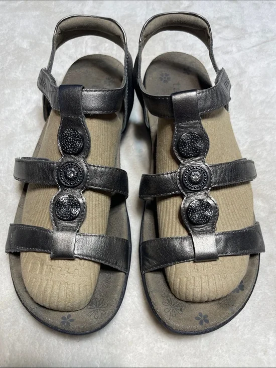 Taos Footwear Gray Leather T-Strap Sandals Size 10