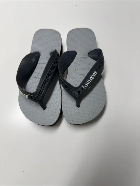 Havaianas Kids Gray Footbed with Black Straps Flip Flops