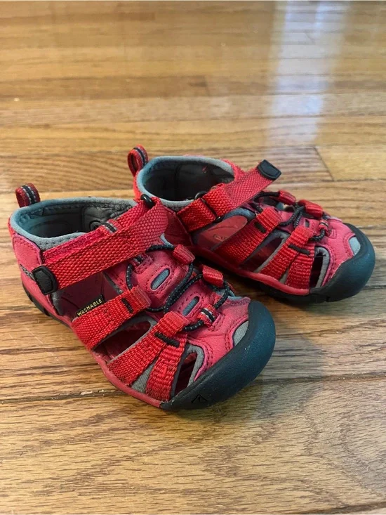 Kids Keen Red Closed-Toe Sandals - Durable Outdoor Play Shoes