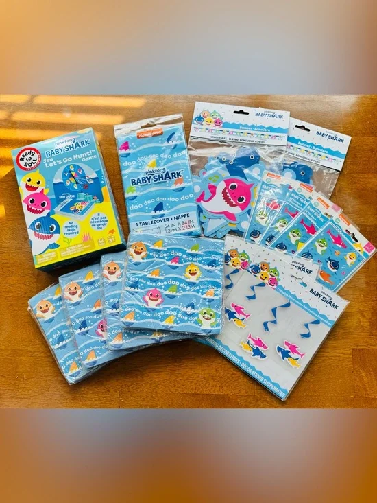 D8 Party Decorations- Baby Shark 14 piece party kit set ￼