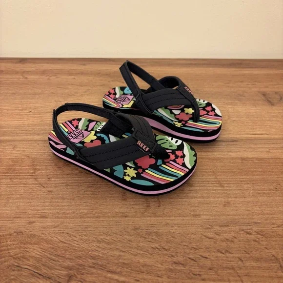 REEF Little Ahi Water-Friendly Flip-Flop Tropical Rainbow Black Kids Size 6 Pool