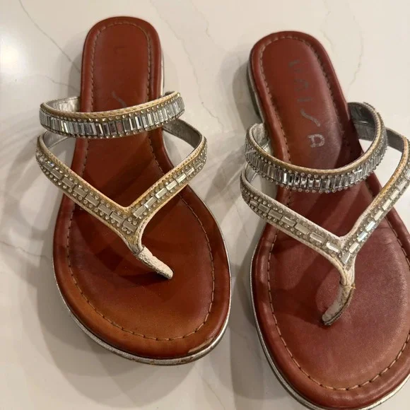 Unisa Womens Brown Silver Rhinestone Embellished Thong Flat‎ Sandals Size 6.5M