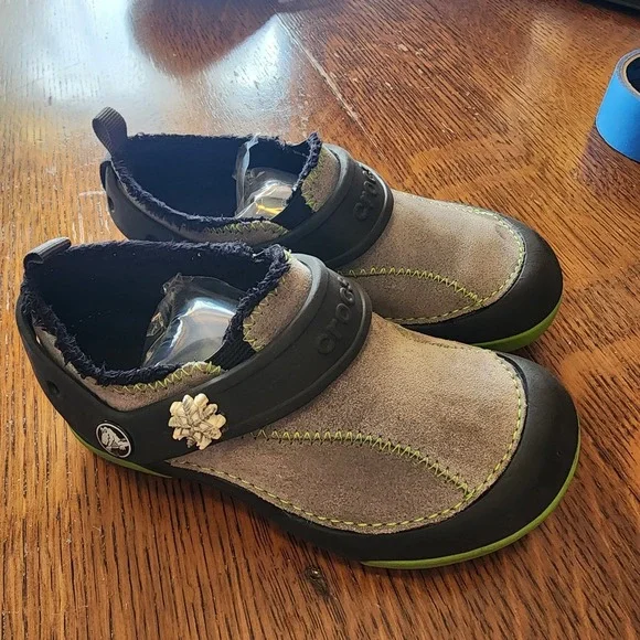 CROCS Boys Size 13 Dawson Grey Suede Lime Green Faux Fur Lined Clogs Sandals