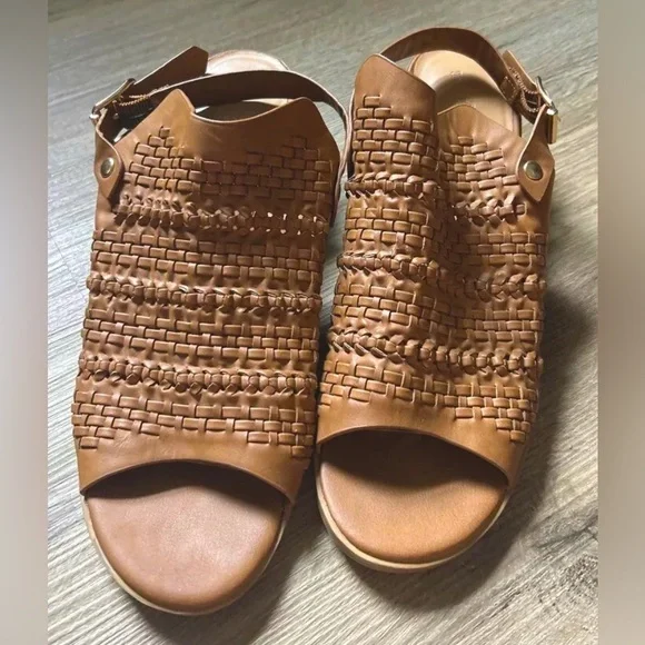Universal Thread Block Heel Sandals Faux Woven Rattan Slingback Open Toe SZ 7