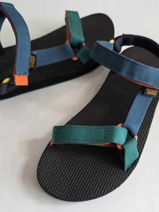 Teva Colorblock Kids  Sport Sandals in Teal, Navy & Black. UNISEX SIZE 4