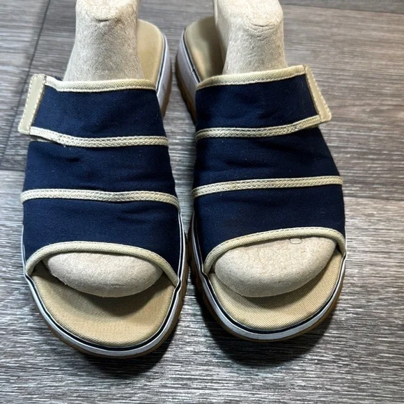 Clarks Navy and Tan Slide Sandals woman’s 8 (b230)