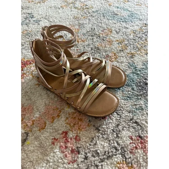 Cat & Jack Kids Gladiator Sandals Gold Holographic Strappy Size 1 Back Zip Flat