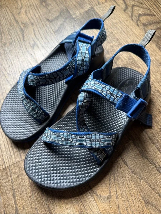 Chacos - blue youth size 3