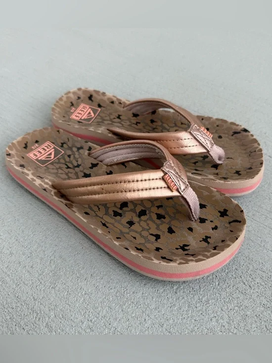 Reef Kids Ahi Leopard Print Flip Flops Rose Gold Thong Sandals Size Youth 2/3