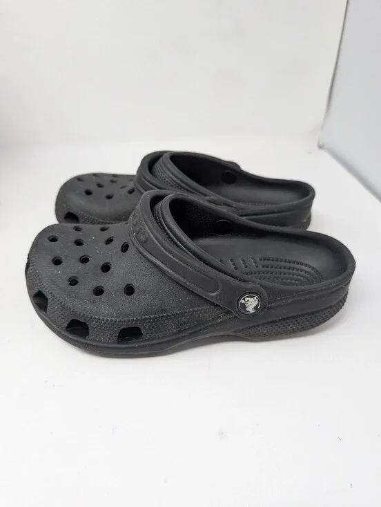 Crocs Classic Clog Black Unisex Slip-On Shoes sz J5