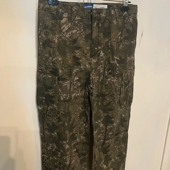 Kids Old Navy Olive Green Camo Cargo Pants