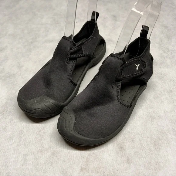 Old Navy Black Water Shoes‎ Slip-On Design