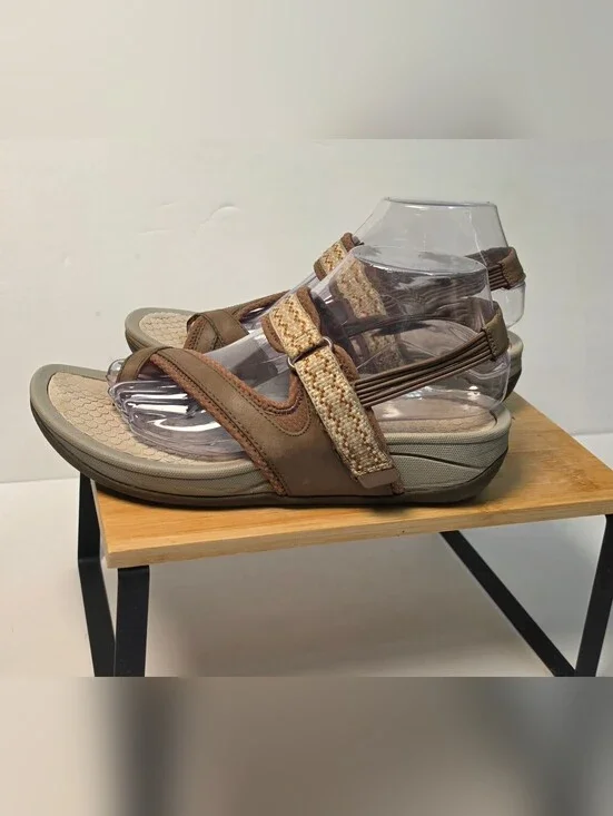 Baretraps Strappy Low Profile Wedge Sandal 8.5 Leather Toe Shoe