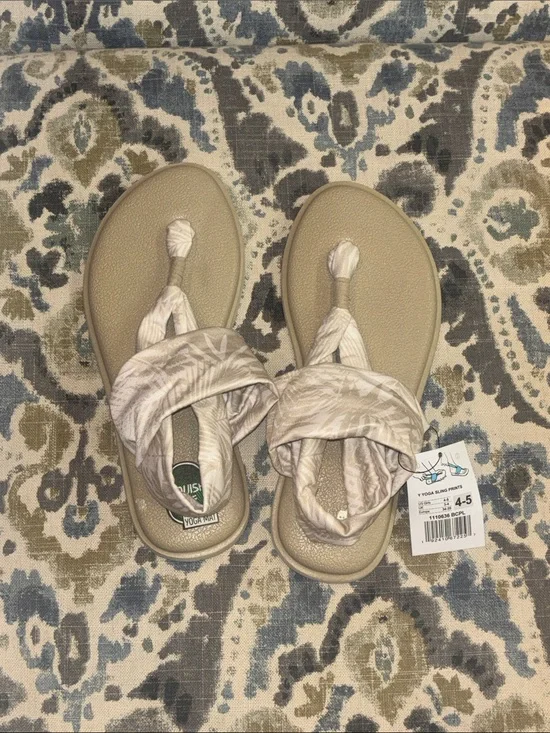 NWT! Sanuk Neutral Palm-Print Yoga Sling Sandals