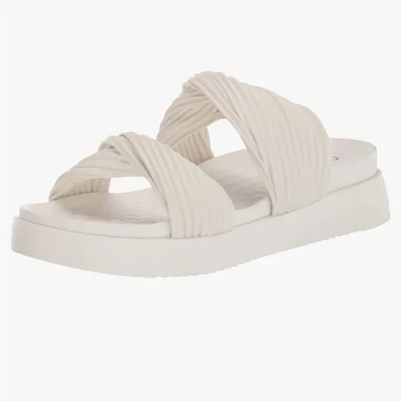 EXCELLENT CONDITION WOMEN’S 8.5 BLONDo WHITE WATERPROOF CADEE SANDALS/SLIDES