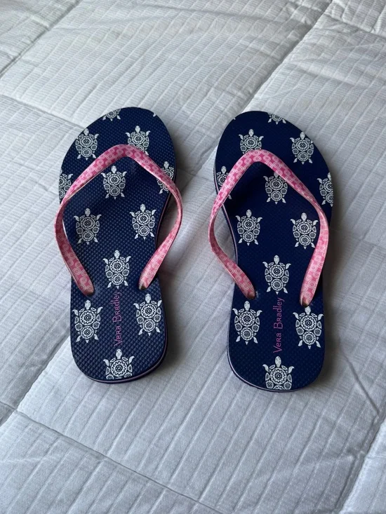 Vera Bradley navy blue pink sea turtle flip flops size 5-6