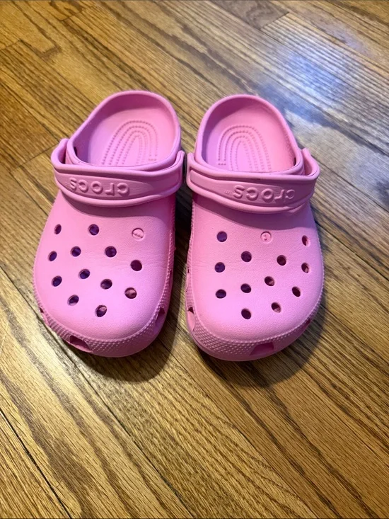 CROCS Kids' Classic Clog in Bubblegum Pink