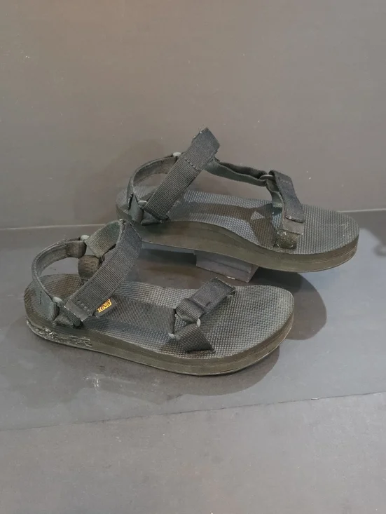 Teva Women's 0Black Webbing Sandals Size 9