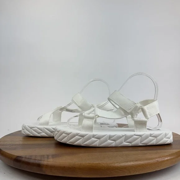 New NWOB Big Kids Dolce Vita Zaidey Strappy Platform White‎ Sandals Size 5 Y