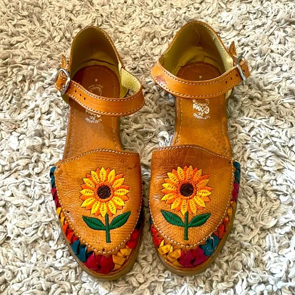 Artesanias Jr Leather Sunflower Huarache Shoes, Made in Mexico