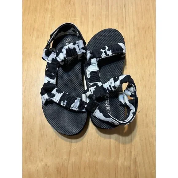 Olivia Miller Women's Sandals Size‎ 6 Cow Print Teva Style Shoe