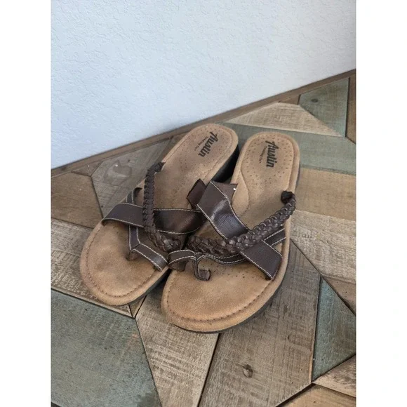 Austin Trading Co. Flat Toe‎ Post Strappy Sandals Womens Size 10 Brown