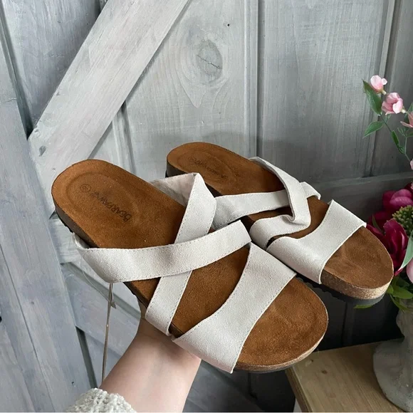 BEARPAW Women’s Ortho cow suede winter white Size 8‎ NEW