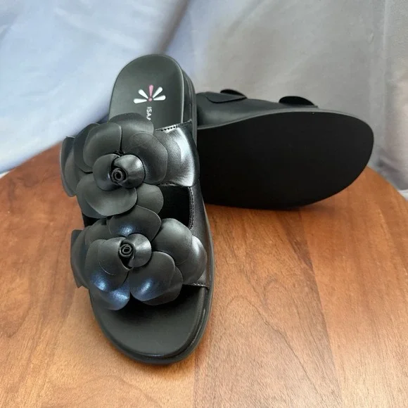 Isaac Mizrahi Live! Floral Slide Black Sandal‎ 3D Rose Petals Women's Size 7.5