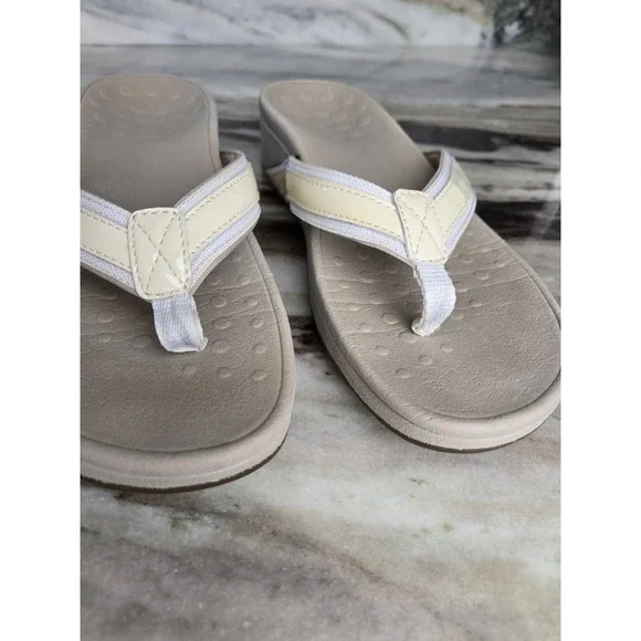 Vionic‎ High Tide Slip on Thong Wedge Sandal Flip Flop Beige  9 Orthopaedic