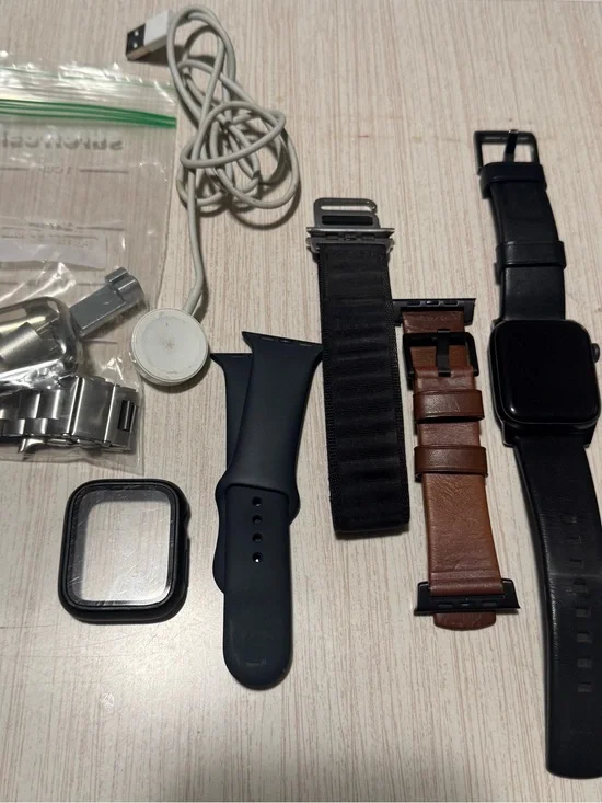 Apple Watch SE 44mm with Cellular/GPS with Additional bands