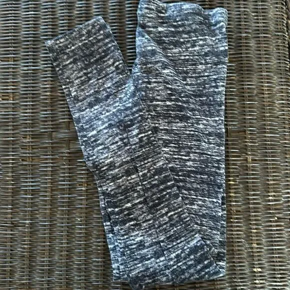Old Navy Girls Leggings Size 14-16 XL Black White Variegated Pattern Pants