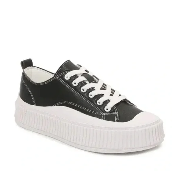 Berness Gigi Low Top Platform Sneaker Size 7