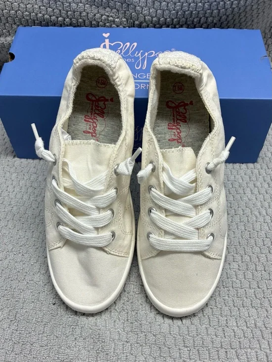Jellypop Slip-On Canvas Sneakers in Off-White