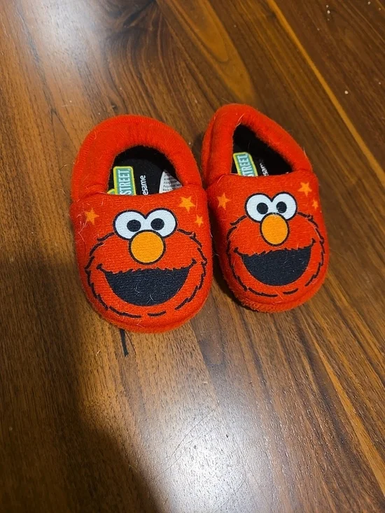 Sesame Street Elmo Red Kids Slip-On Slippers, Toddler 4 XS