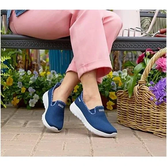 145. Skechers Slip-ins Arch Fit GO WALK Joy Shoes- Stefanie NAVY IN SIZE 9.5