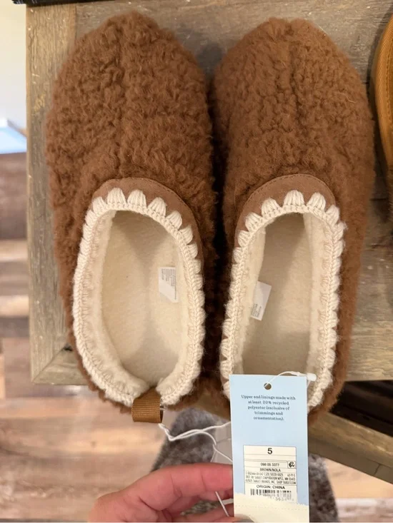 Cat & Jack Brown Faux-Sherpa Slip-On Kids Slippers with Cream Trim
