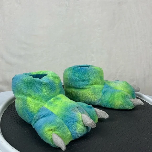 Green Dinosaur Claw Slippers Size Small/Medium 9.5-2.5 unisex